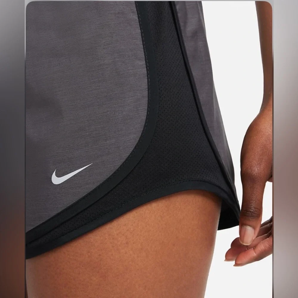 Nike Tempo Women’s Sz XS Wolf Grey/Black‎ Poly Running Shorts